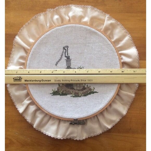 Vintage Completed Needlepoint Lot Of 2 Floral Water pump On Wooden Hoop Frames - Picture 5 of 11